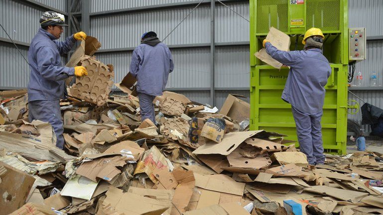 El reciclaje en el CAN ya da para pagarles a 35 personas