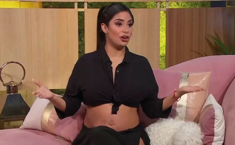 Daniela Celis está feliz con su embarazo.