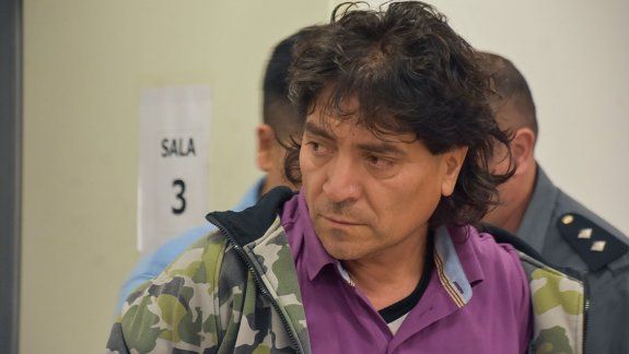 La víctima se sacó la camisa y desafió al taxista