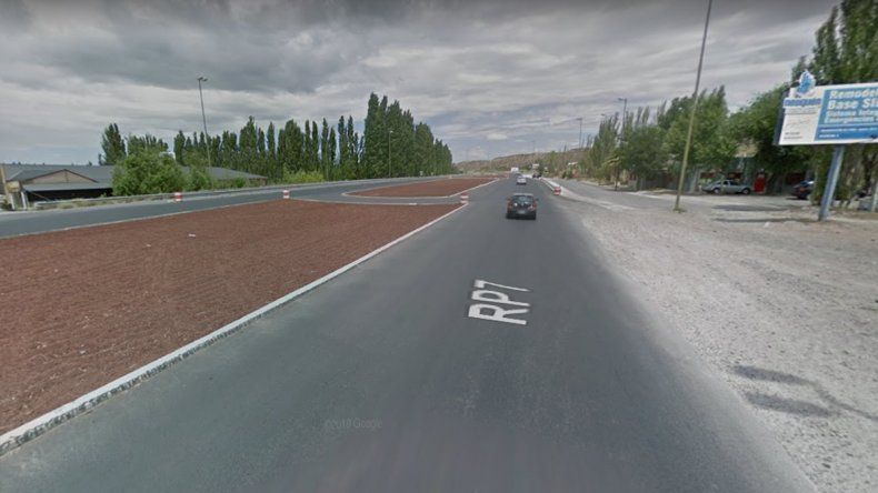Demoras en Ruta 7 por un choque entre un minibús petrolero y un auto | LM Neuquen Demoras en Ruta 7 por un choque entre un minibús petrolero y un auto