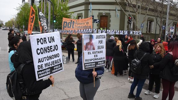 Mujeres del Polo Obrero reclaman que Ferrareso reciba a la mamá de Silvia Cabañares