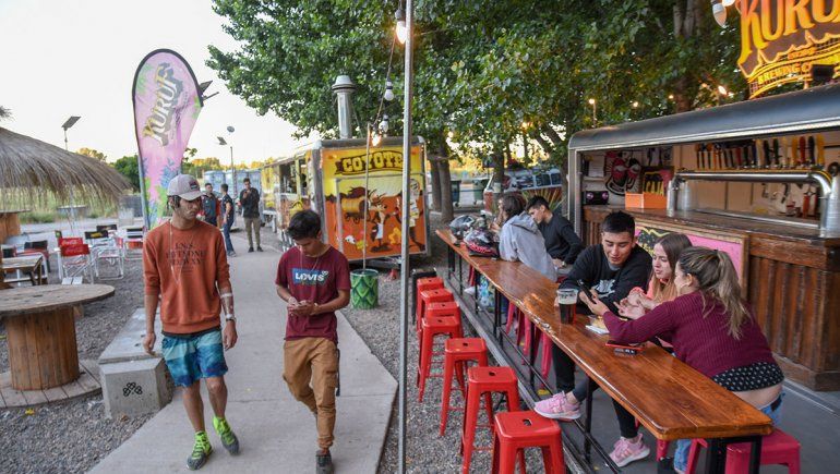 Los food trucks están de moda y les plantan batalla a los restó: el consumo promedio es de $500