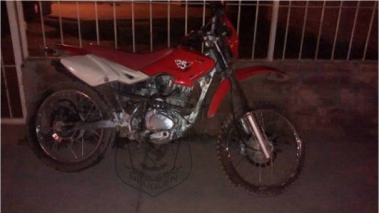 Lo agarraron cuando se paseaba con una moto robada