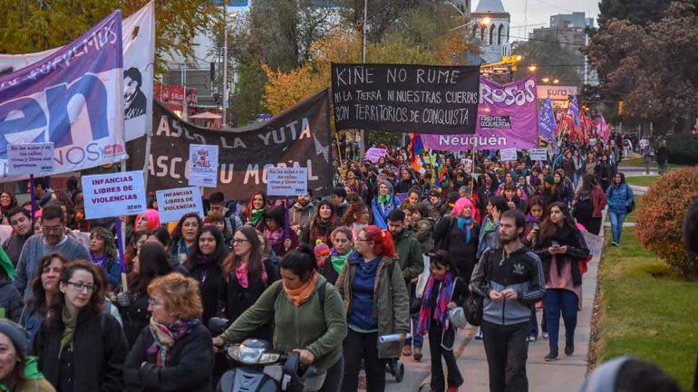 #NiUnaMenos: masiva marcha por las calles céntricas