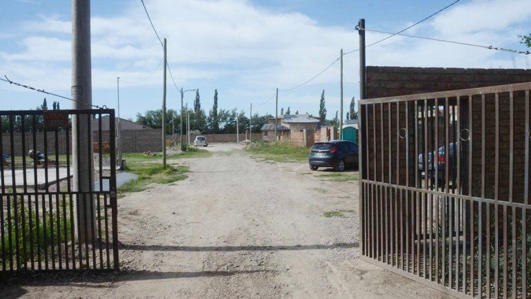 El reciente loteo en la zona de Valentina Sur tiene un portón de acceso