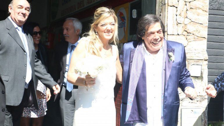 Cacho Castaña dio el sí a los 74 años