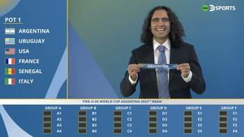 Juan Pablo Sorín, campeón como capitán en Qatar 1995, fue el encargado de sacar la bolilla de Argentina. Juan Pablo Sorín, campeón como capitán en Qatar 1995, fue el encargado de sacar la bolilla de Argentina.