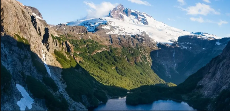 Una de las vistas privilegiadas del Tronador, en Pampa Linda. Una de las vistas privilegiadas del Tronador, en Pampa Linda.