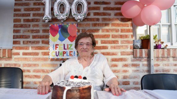 Cumplió 100 años la mujer que firmaba los cuadros por Perón
