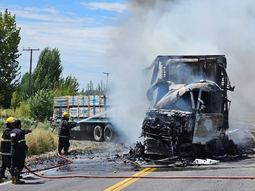 El impactante choque se registró en la curva, a kilómetros del ingreso a Cervantes. El impactante choque se registró en la curva, a kilómetros del ingreso a Cervantes.