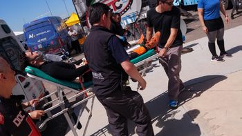 angustia en centenario: dos pilotos hospitalizados por inhalacion de gases angustia en centenario: dos pilotos hospitalizados por inhalacion de gases