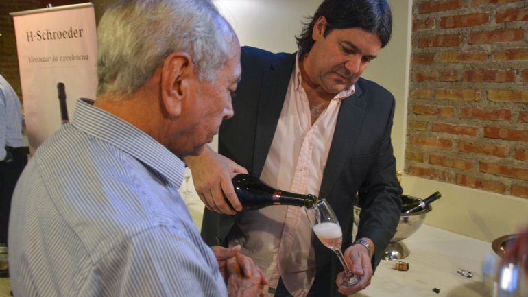 Familia Schroeder presentó su nueva línea top de espumantes