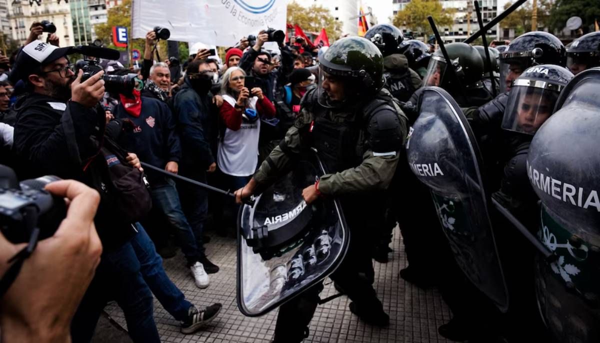 Miércoles de marcha de jubilados: incidentes entre manifestantes y la policía