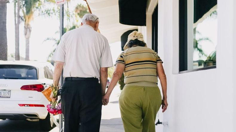 Por qué nos achicamos cuando envejecemos, según una investigación de Harvard | LM Neuquen Por qué nos achicamos cuando envejecemos, según una investigación de Harvard