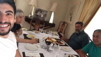 Los Moyano, Angelici y Tapia se reunieron ayer en Mar del Plata. Los Moyano, Angelici y Tapia se reunieron ayer en Mar del Plata.