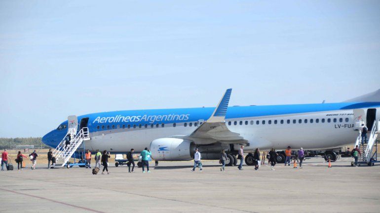 Aerolíneas Argentinas suspendió todos los vuelos del lunes