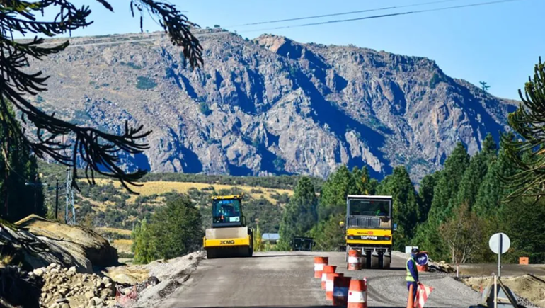 Rolando Figueroa se refirió a los avances en la obra de pavimentación de la Ruta 23.