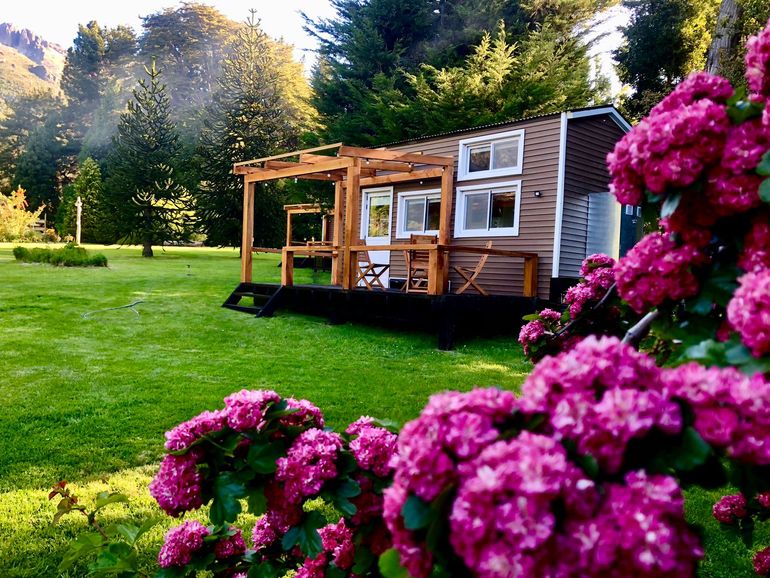 En Villa Traful hay otro complejo de Tiny House en el camping Traful Lauquen.