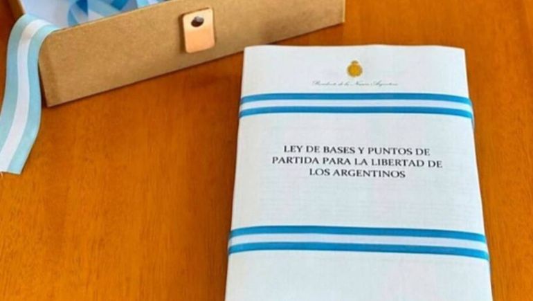 El proyecto original de la Ley de Bases se cayó en febrero. Ahora, los diputados dialoguistas pretenden reactivarla. El proyecto original de la Ley de Bases se cayó en febrero. Ahora, los diputados dialoguistas pretenden reactivarla.