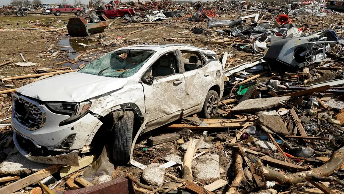 Violentos tornados azotaron a Estados Unidos y dejaron al menos 18 muertos