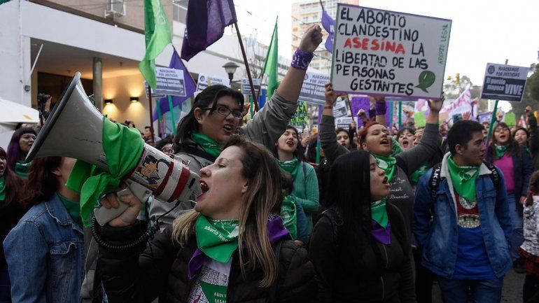Hay paro, marcha y vigilia por el aborto legal