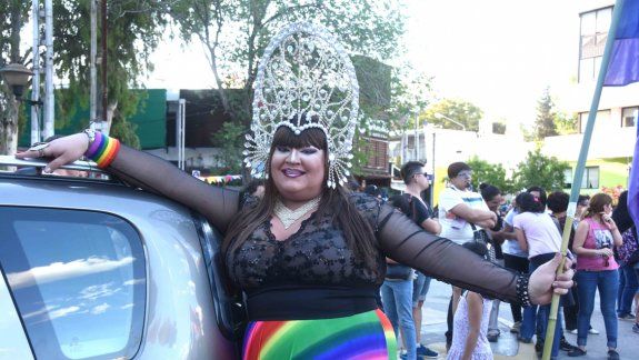 El centro de la ciudad fue el escenario de una colorida movilización ayer por la tarde. Se sintió fuerte el reclamo de reforma de la ley antidiscriminatoria.
