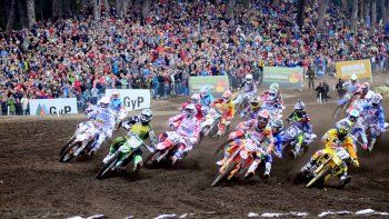 Una espectacular escena de la carrera disputada la temporada pasada en Villa La Angostura, que hoy nuevamente se viste de fiesta. Una espectacular escena de la carrera disputada la temporada pasada en Villa La Angostura, que hoy nuevamente se viste de fiesta.