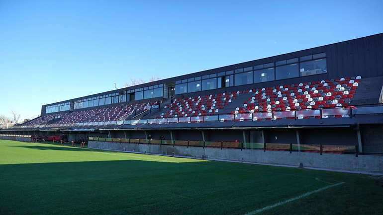El curioso cartel con el que Barracas recibió a Boca | LM Neuquen El curioso cartel con el que Barracas recibió a Boca