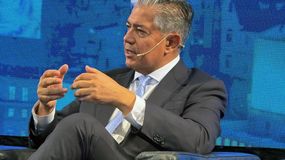 Rolando Figueroa apuesta a bajar impuestos.