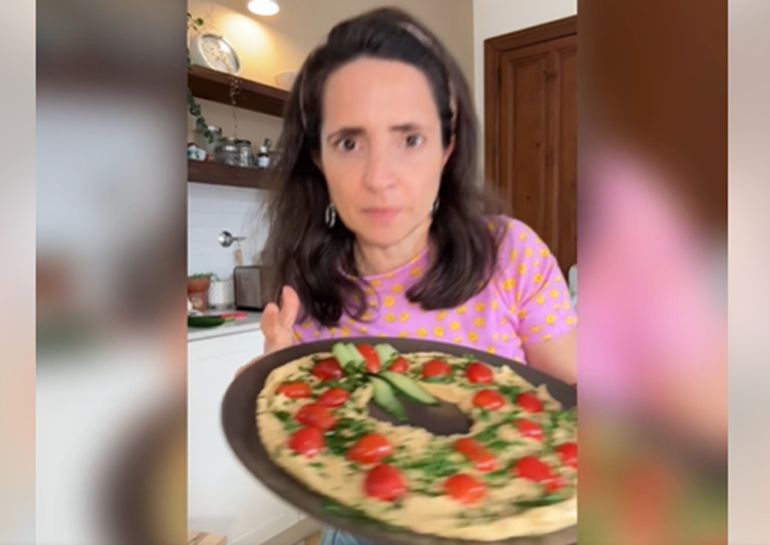 Viral | Receta navideña y divertida de Paulina Cocina para alegrar tu mesa: hummus para el arbolito
