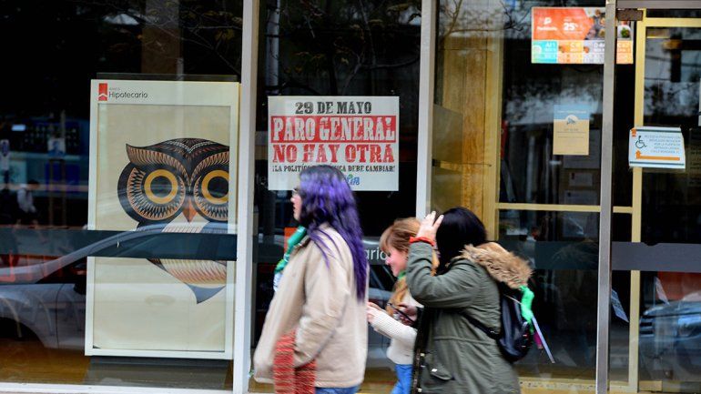 Sin clases, bancos, vuelos ni transportes por el paro