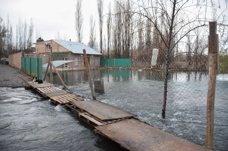 La crecida podría afectar a vecinos de varios barrios de la región. La crecida podría afectar a vecinos de varios barrios de la región.