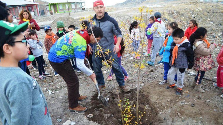 Una plaza en honor a un combatiente