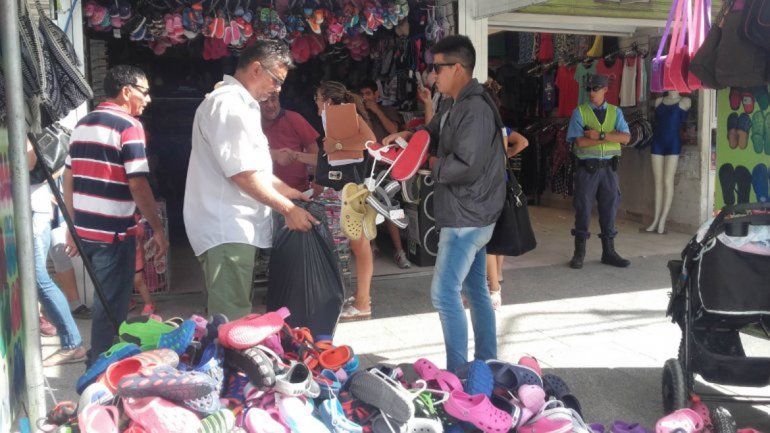 Decomiso de mercadería: el municipal denuncia que el operativo es fruto de una interna