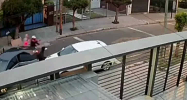 Terror en La Matanza: lo asaltaron junto a su hijo de 10 años:¡Dejalo al nene!