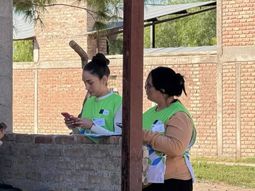 En Nuevo Ferri realizan dos encuestas al mismo tiempo entre los vecinos. En Nuevo Ferri realizan dos encuestas al mismo tiempo entre los vecinos.