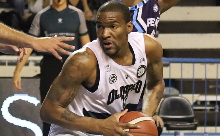 Liga Nacional de básquet: brutal agresión de un jugador a su DT