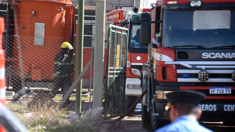 Incendio en la Estación Transformadora del EPEN en Centenario.