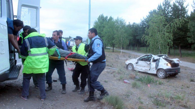 Volcaron en la Ruta 40: la mujer escapó y abandonó a su novio herido