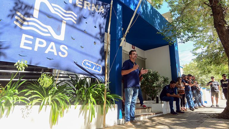 Trabajadores del EPAS anunciaron paro: Antes atábamos con alambre y nos dicen que no hay alambre