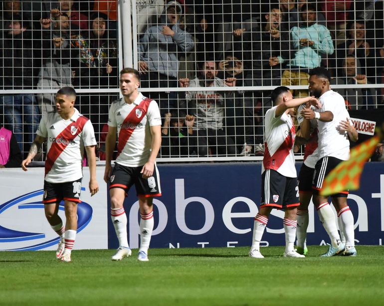 Azzaro destrozó a Vignolo por su relato en River-Patronato