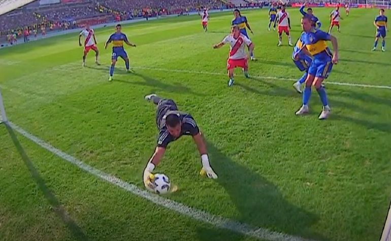 La gran polémica en el Superclásico: ¿entró o no la pelota en el arco de Boca?