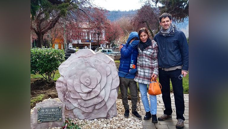 Agustina Crexell y familia en el homenaje por los diez años del fallecimiento de su madre Luz Sapag. Agustina Crexell y familia en el homenaje por los diez años del fallecimiento de su madre Luz Sapag.