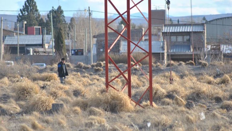 Otro intento de suicidio en la vieja antena de Radio Nacional Zapala: esta vez fue una adolescente de 14 años