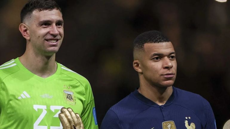 Dibu Martínez y Mbappe