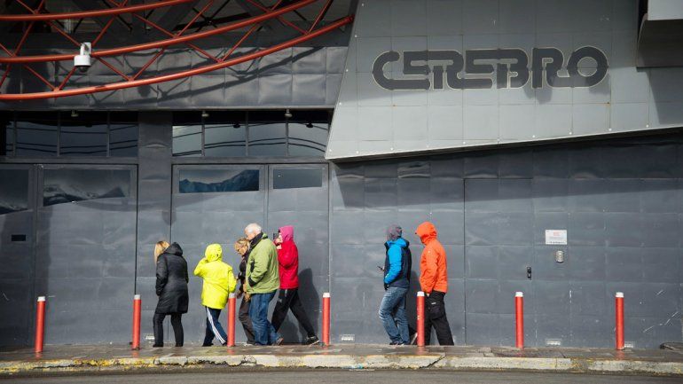 Usaron esvásticas y bigotes al estilo Hitler. Habrá sanciones y visita al Museo del Holocausto con los agredidos.