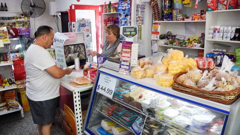 Mercados y despensas no cierran ni en feriado