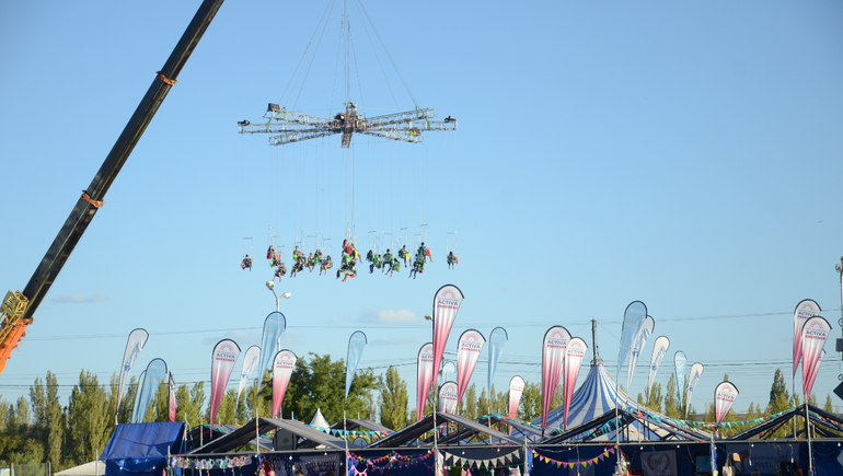 La Fiesta de la Confluencia vista a 50 metros del suelo