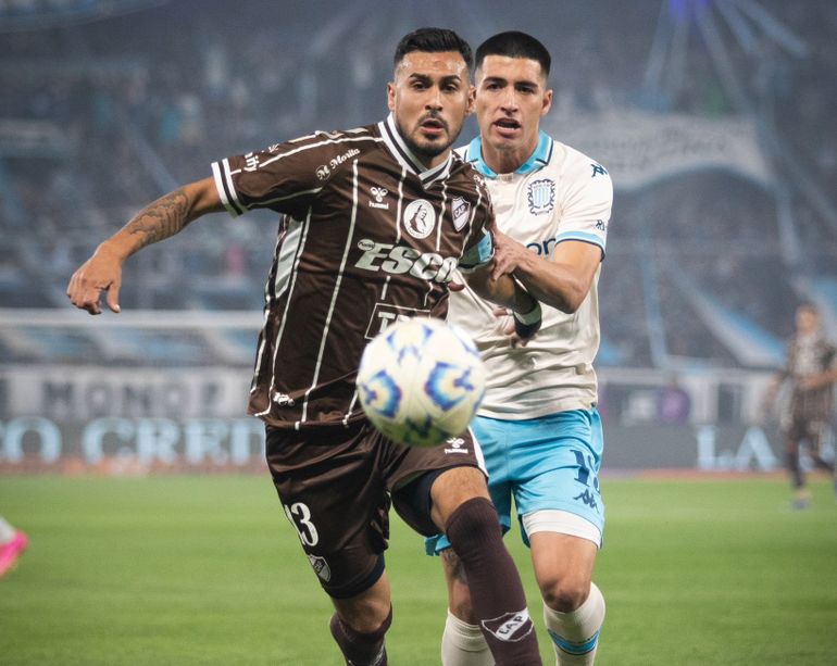 Platense avanzó a los cuartos de final tras dejar fuera a Racing.