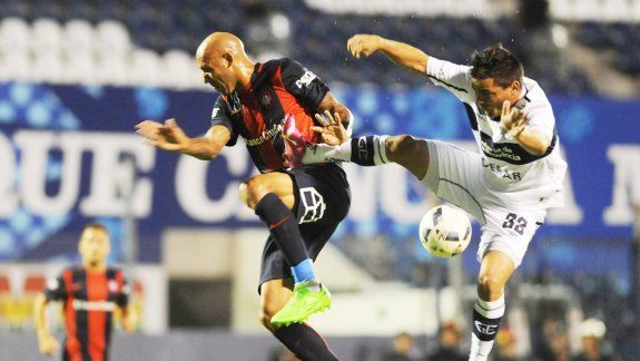 El Lobo mordió en el mediocampo y no dejó jugar a los de Guede.